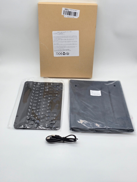 SENGBIRCH Etui z klawiaturą do iPad Air 11" włoskie Bluetooth SENGBIRCH Etui z klawiaturą do iPad Air 11" włoskie Bluetooth
