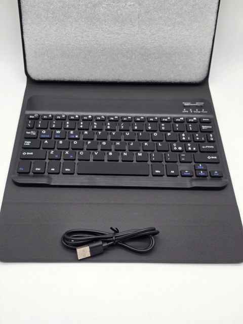 SENGBIRCH Etui z klawiaturą do iPad Air 11" włoskie Bluetooth SENGBIRCH Etui z klawiaturą do iPad Air 11" włoskie Bluetooth