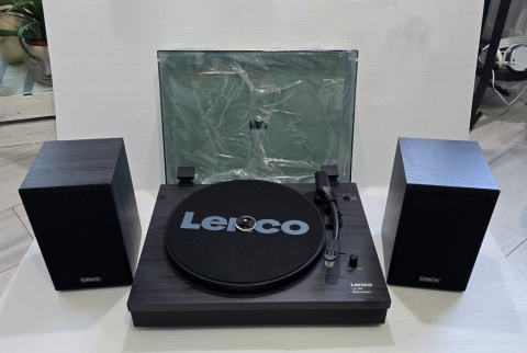 GRAMOFON Z dwoma drewnianymi głośnikami Lenco LS-300 BK Bluetooth GRAMOFON Z dwoma drewnianymi głośnikami Lenco LS-300 BK Bluetooth