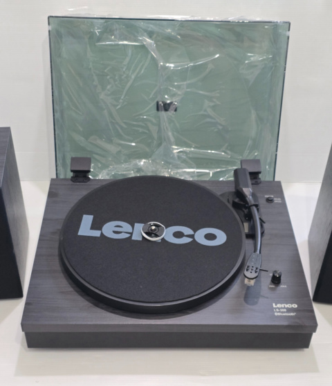 GRAMOFON Z dwoma drewnianymi głośnikami Lenco LS-300 BK Bluetooth GRAMOFON Z dwoma drewnianymi głośnikami Lenco LS-300 BK Bluetooth