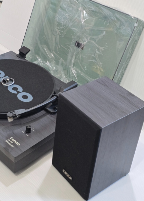 GRAMOFON Z dwoma drewnianymi głośnikami Lenco LS-300 BK Bluetooth GRAMOFON Z dwoma drewnianymi głośnikami Lenco LS-300 BK Bluetooth