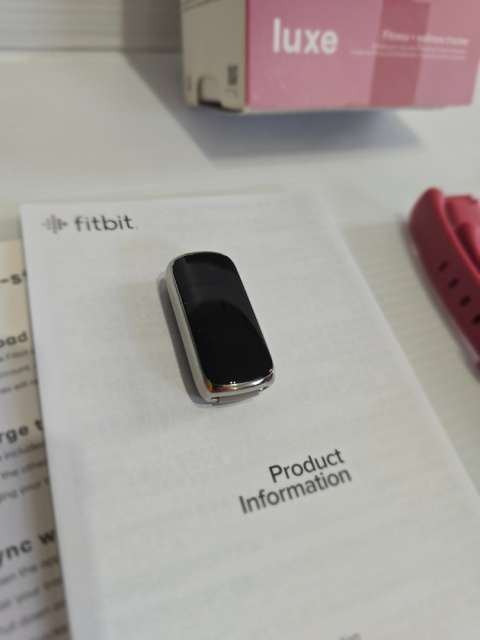 Smartwatch Fitbit Tracker Luxe zarządzanie stresem fioletowo-platynowy Smartwatch Fitbit Tracker Luxe zarządzanie stresem fioletowo-platynowy